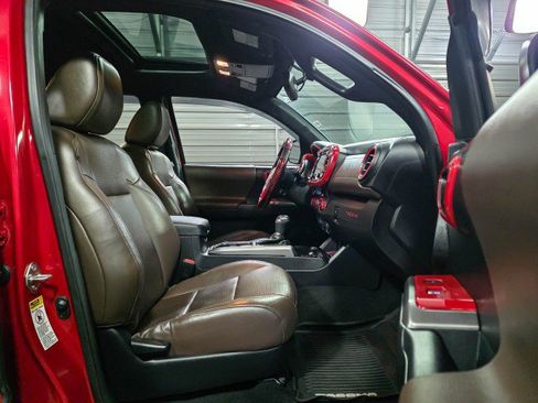 Used 2017 Toyota Tacoma Limited w/ Tow Package image 18