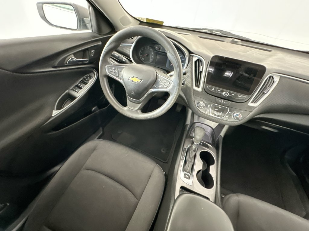 Used 2023 Chevrolet Malibu LS FWD image 9
