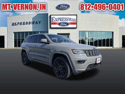 Used 2022 Jeep Grand Cherokee Laredo X AWD/4WD image 4