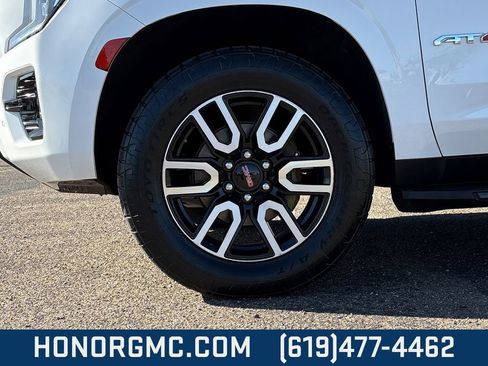 Used 2023 GMC Yukon AT4 w/ Technology Package image 10