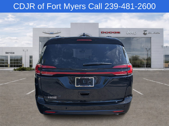 New 2026 Chrysler Pacifica Select FWD image 4