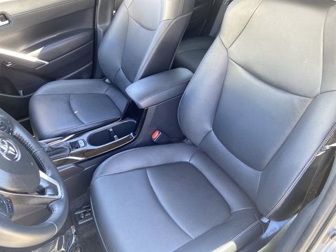 Used 2024 Toyota Corolla Cross XLE w/ Convenience Package image 21