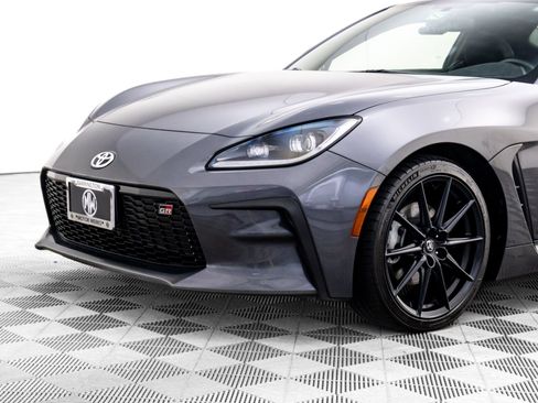 Used 2023 Toyota GR86 Premium w/ ALL Weather Mat Package (TMS) image 32