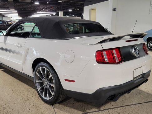 Used 2011 Ford Mustang GT Premium w/ Electronics Pkg RWD image 30