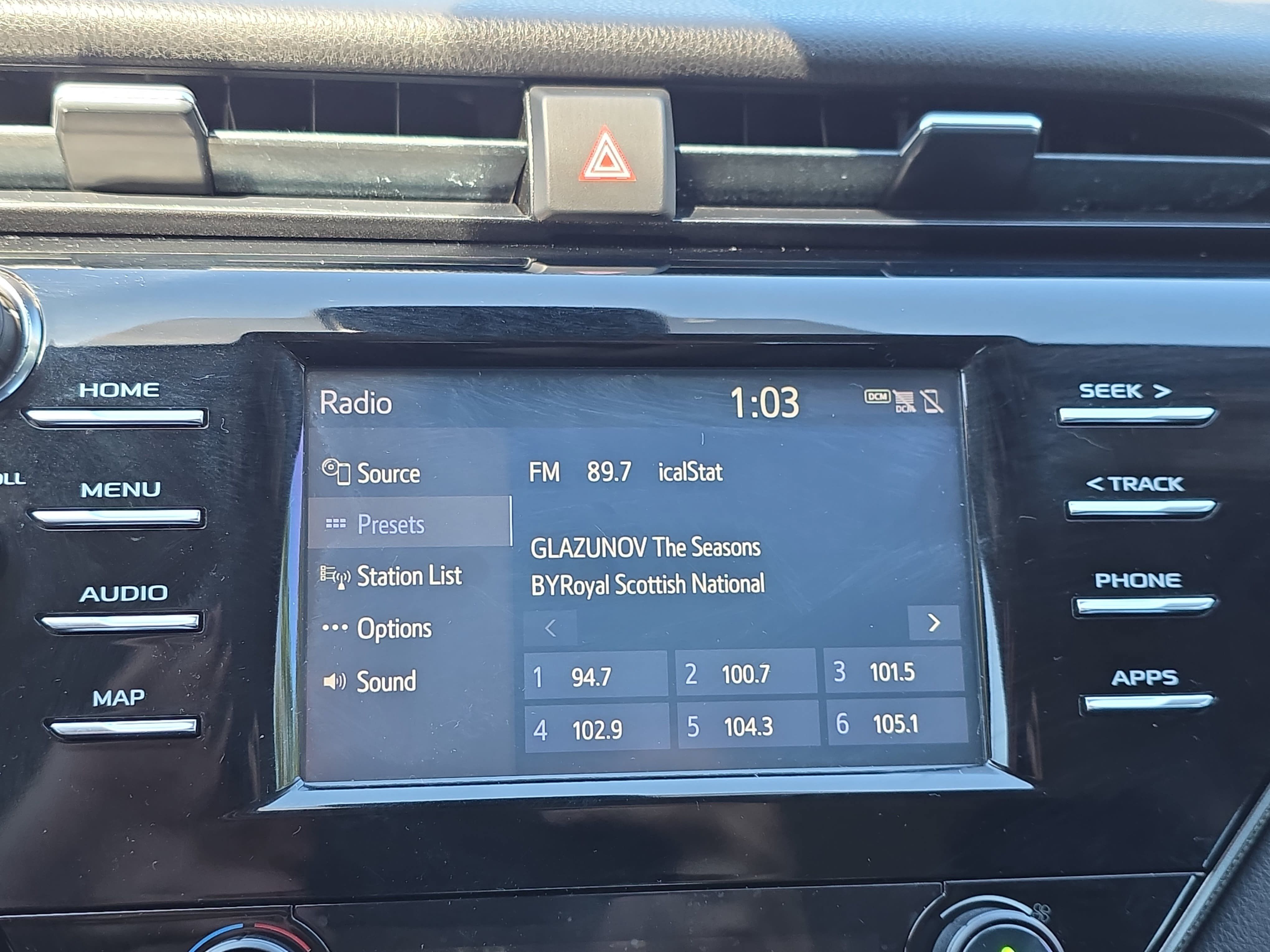 Used 2019 Toyota Camry SE FWD image 18