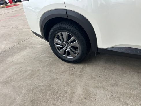 Used 2024 Nissan Pathfinder SV FWD image 7