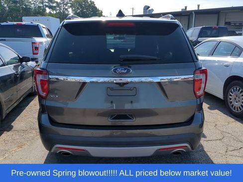 Used 2017 Ford Explorer XLT FWD image 3