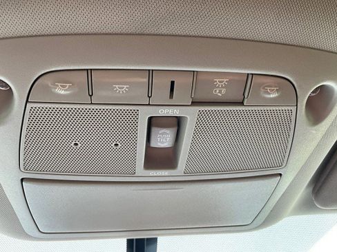 Used 2017 Nissan Murano SV w/ Premium Plus Package image 19