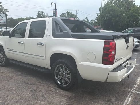 Used 2009 Chevrolet Avalanche LTZ AWD/4WD image 3