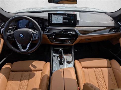Used 2023 BMW 530e w/ Premium Package RWD image 19