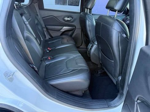 Used 2019 Jeep Cherokee Limited FWD image 15