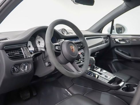 New 2026 Porsche Macan GTS image 4