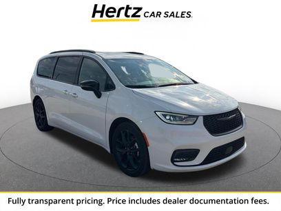 Used 2025 Chrysler Pacifica Limited