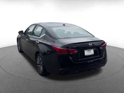Used 2025 Nissan Altima 2.5 SV FWD image 11
