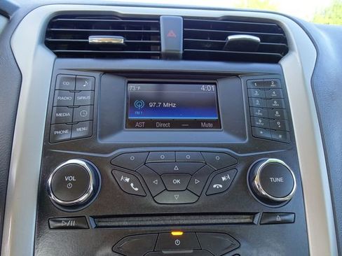 Used 2015 Ford Fusion SE image 21