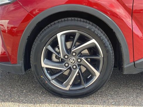 Used 2022 Toyota C-HR image 11