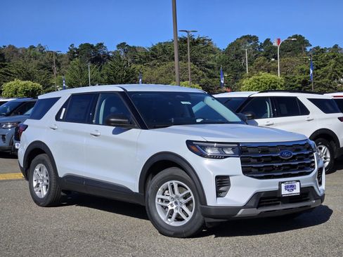 New 2026 Ford Explorer Active image 2