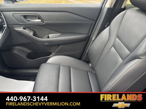 Used 2025 Nissan Rogue SL w/ Tech Package image 12