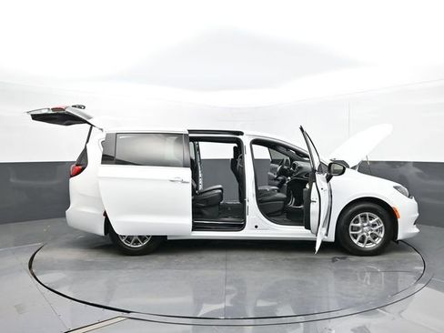 New 2025 Chrysler Voyager LX image 64