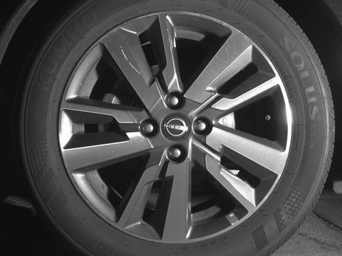 Used 2025 Nissan Versa SV FWD image 12