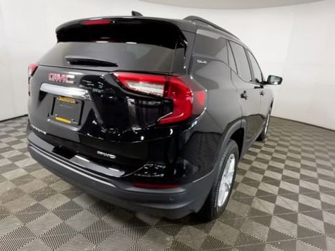 Used 2023 GMC Terrain SLE w/ Driver Convenience Package AWD/4WD image 5