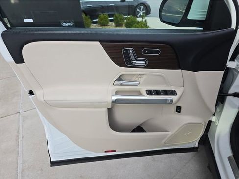 New 2026 Mercedes-Benz GLB 250 4MATIC image 19