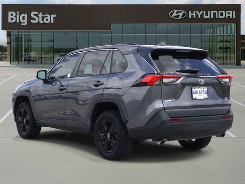 Used 2022 Toyota RAV4 XLE AWD/4WD image 3