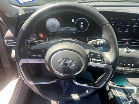 Used 2023 Hyundai Elantra Limited FWD image 5
