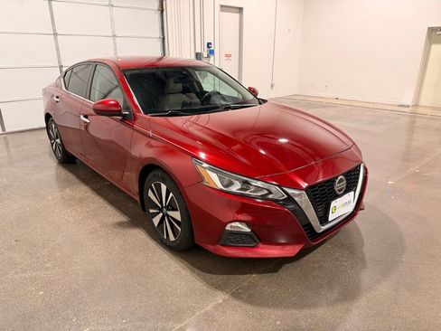 Used 2021 Nissan Altima 2.5 SV FWD image 3