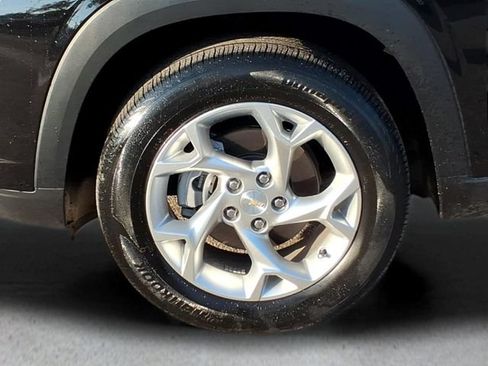 Used 2024 Chevrolet Trax LS w/ LS Convenience Package FWD image 9