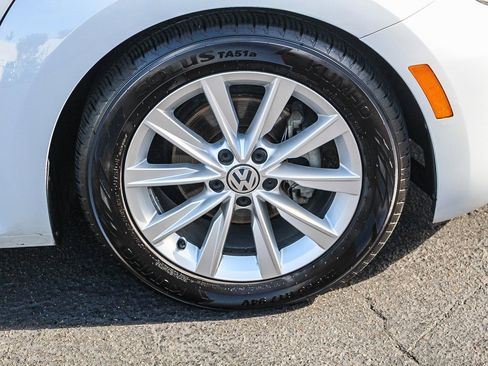 Used 2017 Volkswagen Beetle 1.8T SE image 13