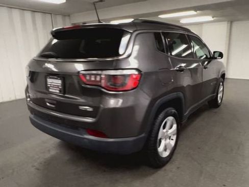 Used 2019 Jeep Compass Latitude w/ Popular Equipment Group AWD/4WD image 8