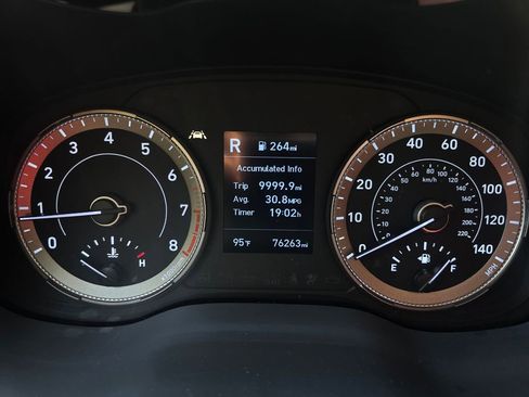 Used 2021 Hyundai Venue FWD image 13