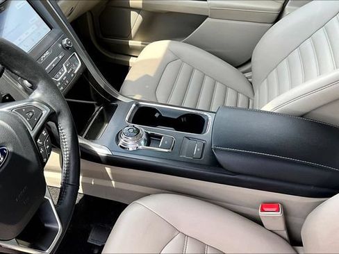 Used 2019 Ford Fusion SEL FWD image 18