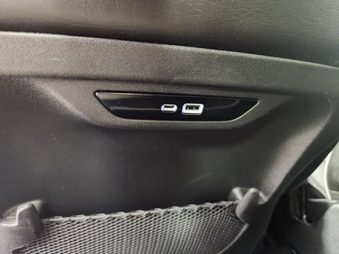 Used 2025 Chrysler Pacifica Limited AWD/4WD image 19