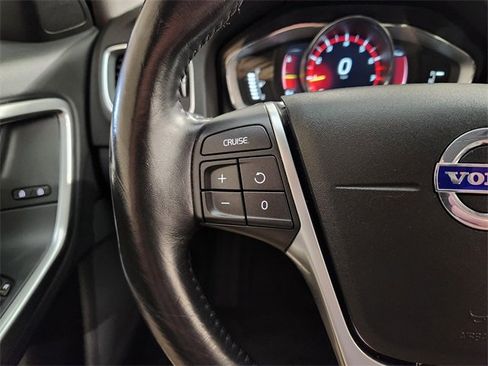 Used 2018 Volvo V60 T5 Dynamic w/ Vision Package image 28
