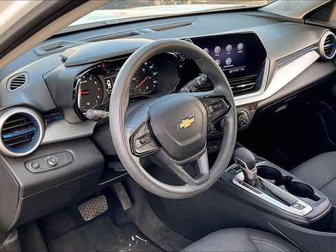 Used 2024 Chevrolet Trax LS w/ LS Convenience Package FWD image 13