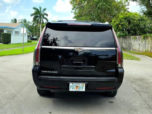 Used 2017 Cadillac Escalade ESV Luxury AWD/4WD image 15