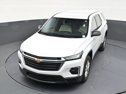 Used 2023 Chevrolet Traverse LS FWD image 19