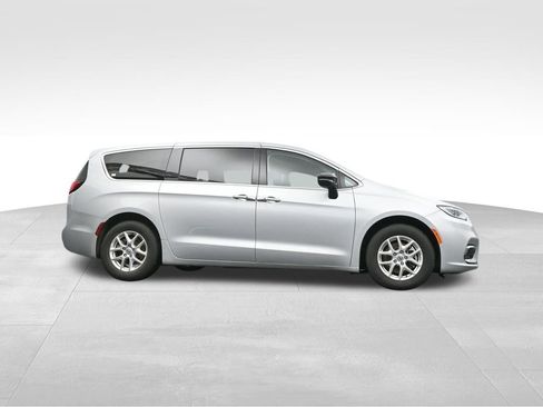 Used 2024 Chrysler Pacifica Touring-L FWD image 52