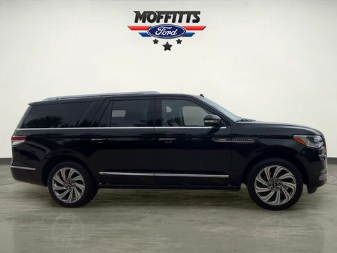 Used 2022 Lincoln Navigator L Reserve AWD/4WD image 6