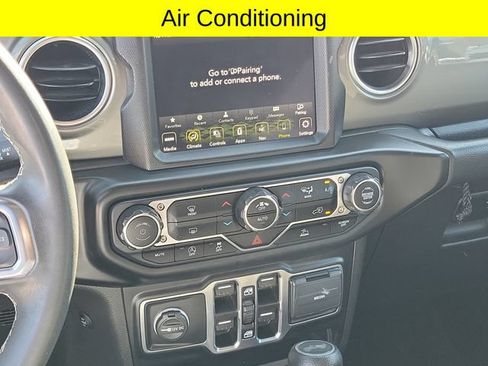Used 2023 Jeep Wrangler Unlimited Sahara AWD/4WD image 15