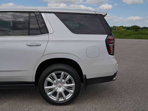 Used 2022 Chevrolet Tahoe High Country AWD/4WD image 12