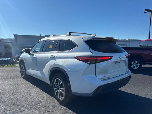 Used 2021 Toyota Highlander XLE AWD/4WD image 5