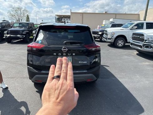Used 2023 Nissan Rogue SV image 7