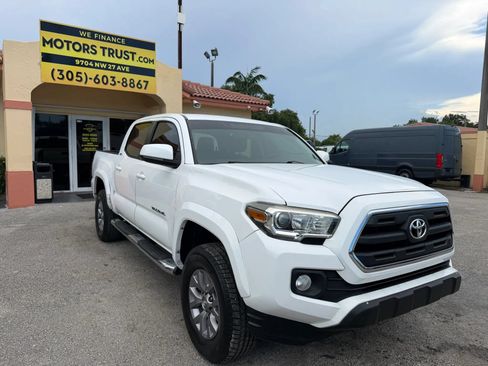 Used 2017 Toyota Tacoma SR5 w/ Tow Package RWD image 9
