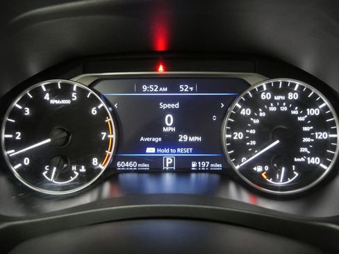 Used 2024 Nissan Altima 2.5 SR FWD image 14
