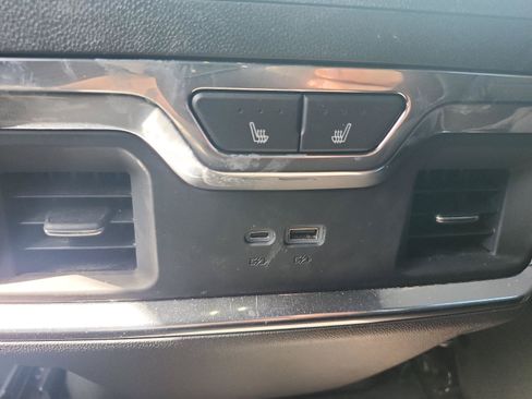 Used 2025 Chevrolet Silverado 1500 High Country AWD/4WD image 13