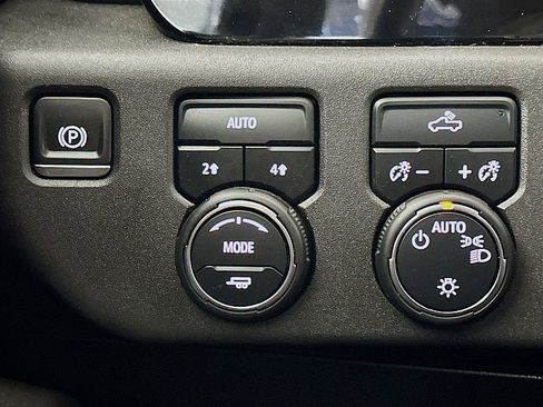 Used 2022 Chevrolet Silverado 1500 LT image 10