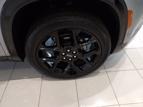 Used 2025 Chevrolet Traverse RS AWD/4WD image 30